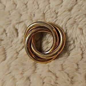 #0111 Vintage gold tone 3 entwined circles brooch